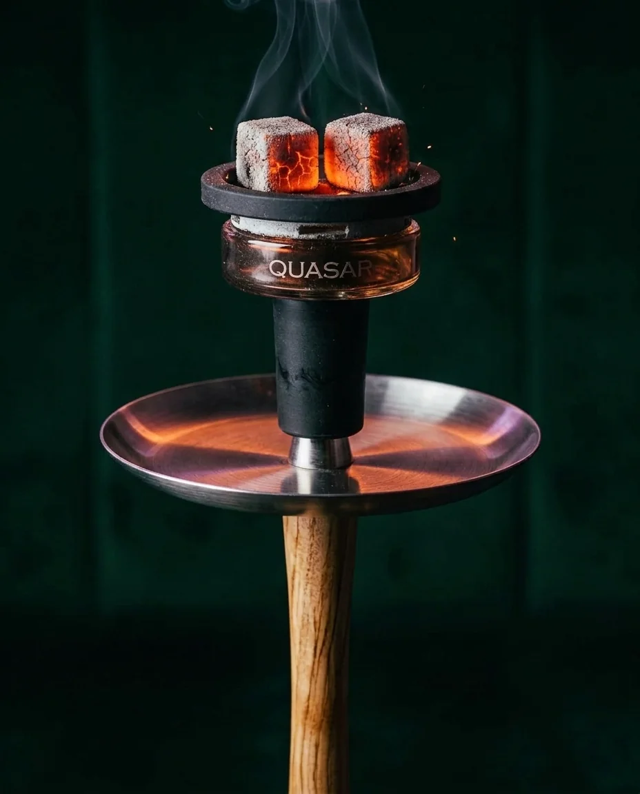La chauffe Quasar posée sur la chicha Wookah, avec son plateau en inox